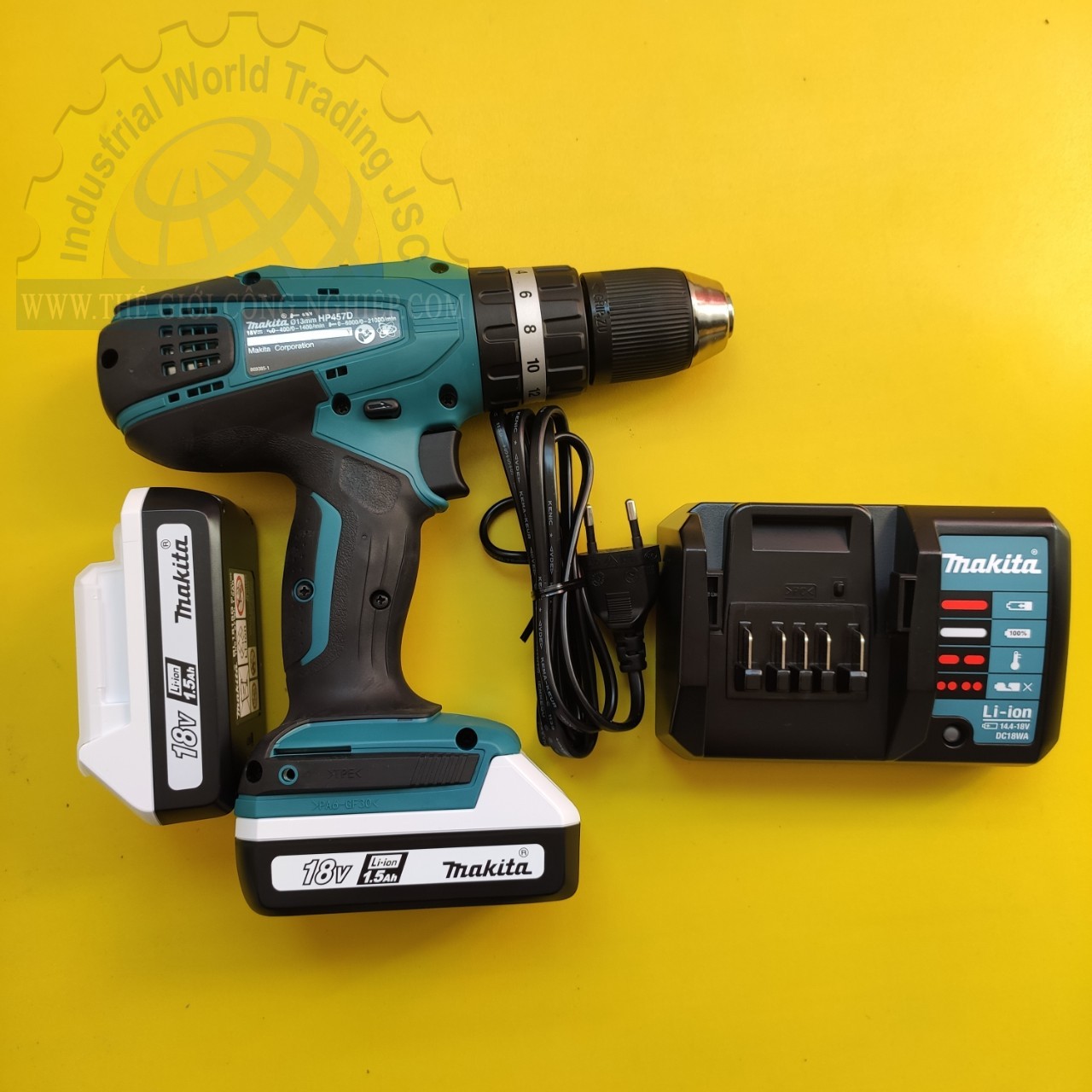 Máy khoan búa dùng pin 18V Makita P457DWE